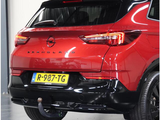 Opel Grandland 1.2 Turbo GS Line | AppleCarPlay/AndroidAuto | Alcantara | Cruise Control | Camera | Stoel, Stuur & Voorruit verwarmd | AGR-Stoelen | Parkeersensoren | Two-tone | Isofix | Privacy Glass | Afneembare Trekhaak |