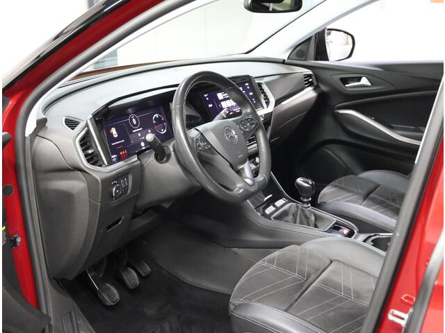 Opel Grandland 1.2 Turbo GS Line | AppleCarPlay/AndroidAuto | Alcantara | Cruise Control | Camera | Stoel, Stuur & Voorruit verwarmd | AGR-Stoelen | Parkeersensoren | Two-tone | Isofix | Privacy Glass | Afneembare Trekhaak |