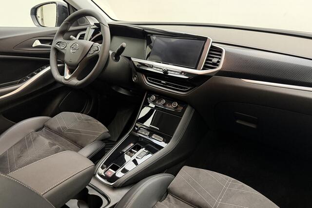 Opel Grandland 1.2 Turbo 145pk Auytomaat Hybrid | Alcantara | Navigatie | Elektrische achterklep | Matrix LED verlichting | Stoel- en stuurverwarming | Zwart dak