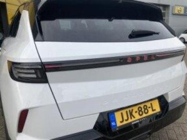 Opel Grandland 1.6 Turbo 195pk Plug-in-Hybrid Automaat GS | Panoramadak | 20" lichtmetalen velgen | Trekhaak | Headup display | Navigatie | Adapt. Cruise control | LED Matrix verlichting