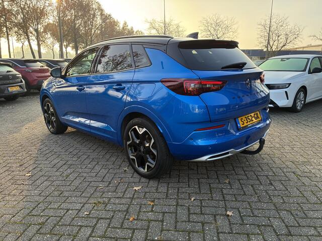 Opel Grandland 1.6 Turbo Plug-In Hybrid Ultimate | ECC | Navigatie | Stoelventilatie | Winterpakket | Leder Pakket | Camera | Afneembare Trekhaak | 19" LM-Velgen | Matrix-LED