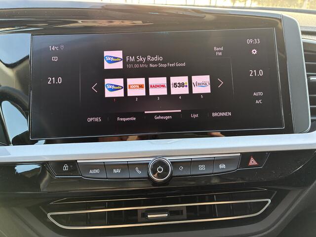 Opel Grandland 1.6 Turbo Plug-In Hybrid Ultimate | ECC | Navigatie | Stoelventilatie | Winterpakket | Leder Pakket | Camera | Afneembare Trekhaak | 19" LM-Velgen | Matrix-LED