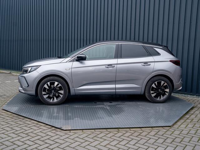Opel Grandland 1.2 Turbo GS Line | Trekhaak afnb. | Matrix Led | Stoel & Stuur verw. | Prijs Rijklaar!!