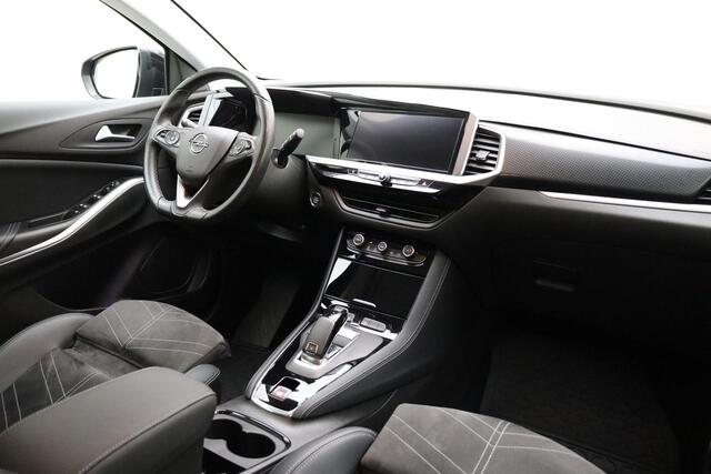 Opel Grandland 1.2 Turbo 130pk Automaat Ultimate | Alcantara bekleding | Navigatie | Trekhaak | Elektrische achterklep | Adapt. Cruise control | Camera | Winterpakket | 19" Lichtmetalen velgen | Zeer luxe!