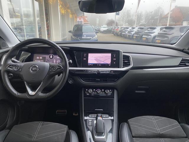 Opel Grandland 1.6 Turbo Plug-In Hybrid GS | AGR Comfortstoelen | Achteruitrijcamera | Parkeersensoren voor en achter | Navigatiesysteem | Voorstoelen verwarmd