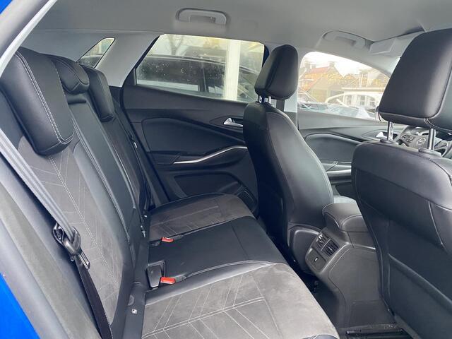 Opel Grandland 1.6 Turbo Plug-In Hybrid GS | AGR Comfortstoelen | Achteruitrijcamera | Parkeersensoren voor en achter | Navigatiesysteem | Voorstoelen verwarmd