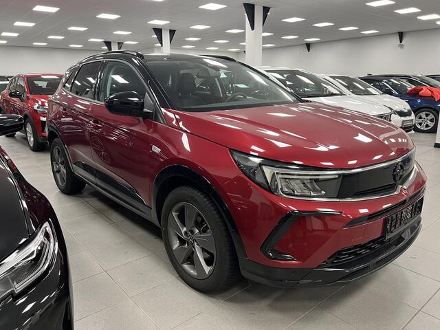 Opel Grandland 1.2 TURBO GS-LINE 130PK / AUTOMAAT / NAVI / STOEL-STUURVERW. /