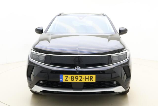 Opel Grandland 1.2 Turbo 130pk Automaat Ultimate | Alcantara bekleding | Navigatie | Trekhaak | Elektrische achterklep | Adapt. Cruise control | Camera | Winterpakket | 19" Lichtmetalen velgen | Zeer luxe!