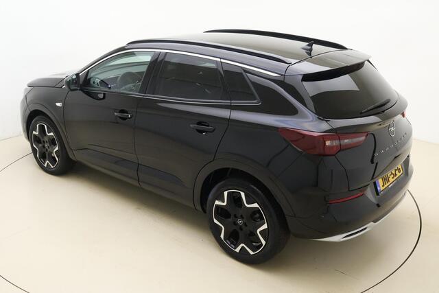Opel Grandland 1.2 Turbo 130pk Automaat Ultimate | Navigatie | Camera | Alcantara | Elektrische achterklep | Stoel- en stuurverwarming | Verwarmbaar voorraam | 19" Lichtmetalen velgen