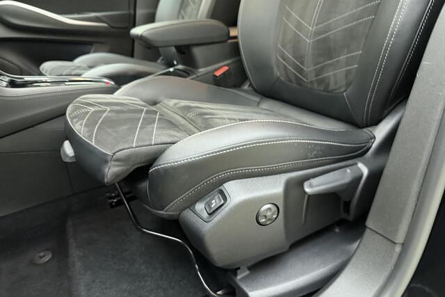 Opel Grandland 1.2 Turbo 130pk Automaat Ultimate | Climate & Cruise Control | Elektrische achterklep | Navigatie | Achteruitrijcamera | Winterpakket | Alcantara bekleding | 19" Lichtmetalen velgen