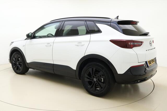 Opel Grandland 1.2 Turbo GS Black Pack | Automaat | Stoel- en stuurverwarming | Navigatie | Achteruitrijcamera | Comfort stoelen | Adaptive Cruise Control | Parkeersensoren voor en achter | Led verlichting | Climate Control