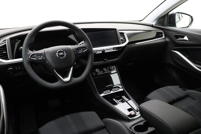 Opel Grandland 1.2 Turbo GS Black Pack | Automaat | Stoel- en stuurverwarming | Navigatie | Achteruitrijcamera | Comfort stoelen | Adaptive Cruise Control | Parkeersensoren voor en achter | Led verlichting | Climate Control