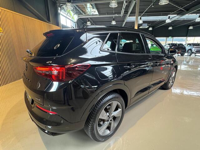 Opel Grandland 1.6 Turbo Plug-In Hybrid Ultimate Black Edtion Navigatie Cruise Control LMV El Achterklep