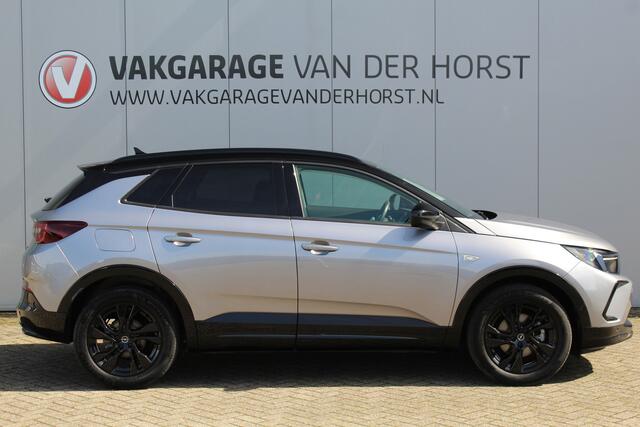 Opel Grandland 1.2-130pk Turbo GS-Line. Zeer nette en luxe hoogzitter, slechts 43.000km ! Autm. airco dual, camera, half leder, navigatie, telefoonvoorb, Apple carplay/Android auto, lane- en side assist, cruise control, metallic lak, LM wielen etc.