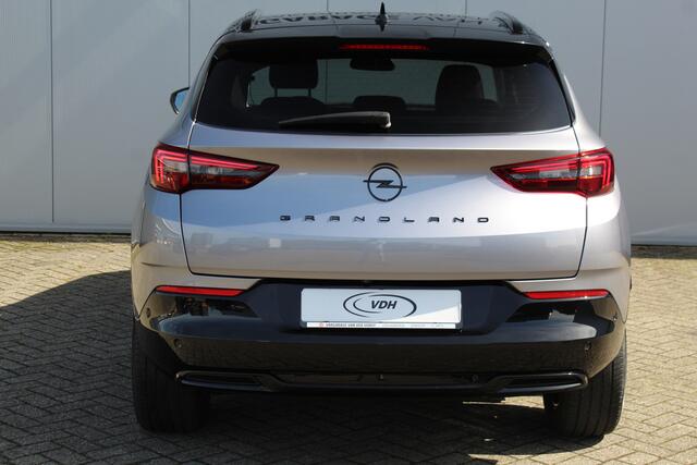 Opel Grandland 1.2-130pk Turbo GS-Line. Zeer nette en luxe hoogzitter, slechts 43.000km ! Autm. airco dual, camera, half leder, navigatie, telefoonvoorb, Apple carplay/Android auto, lane- en side assist, cruise control, metallic lak, LM wielen etc.