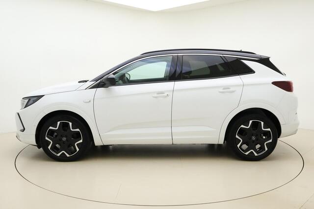 Opel Grandland 1.2 Turbo 130pk Automaat Ultimate | Navigatie | Alcantara bekleding | Elektrische achterklep | Stoel- en stuurverwarming | Climate control | Cruise control | Zwart dak