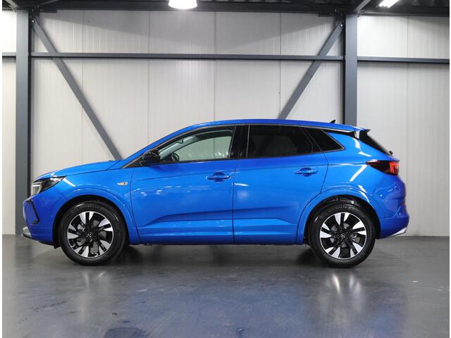 Opel Grandland 1.2 130PK Turbo Level 3 | AppleCarPlay/AndroidAuto | Winterpakket | Camera | Adaptief Cruise Control | Climate Control | Keyless | Electrische klep | Navigatie | AUTOMAAT | Stoel/Stuur/Voorruitverwarming | AGR Stoelen | Isofix | Privacy Glass |