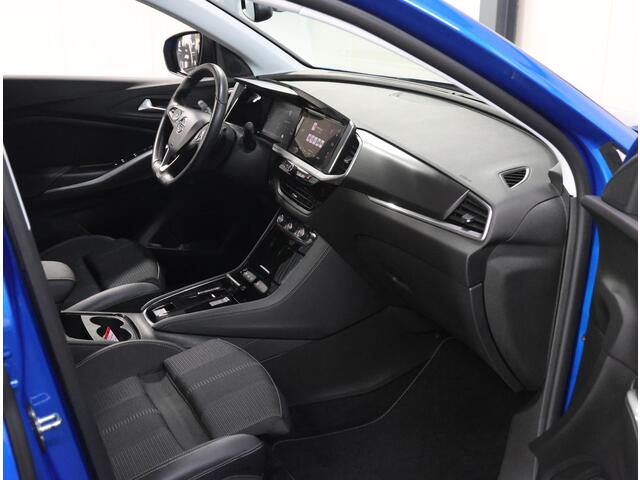 Opel Grandland 1.2 130PK Turbo Level 3 | AppleCarPlay/AndroidAuto | Winterpakket | Camera | Adaptief Cruise Control | Climate Control | Keyless | Electrische klep | Navigatie | AUTOMAAT | Stoel/Stuur/Voorruitverwarming | AGR Stoelen | Isofix | Privacy Glass |
