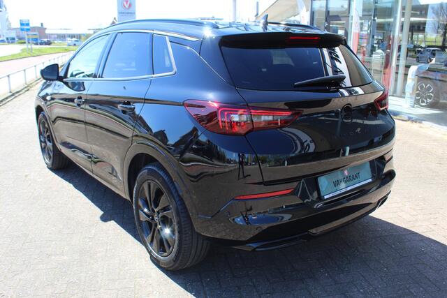 Opel Grandland 1.2-130pk Turbo GS-Line. Zeer nette, sportieve en luxe hoogzitter, slechts 49.000km ! Autm. airco dual, camera, half leder, navigatie, telefoonvoorb, Apple carplay/Android auto, lane- en side assist, cruise control, metallic lak, LM wielen etc.