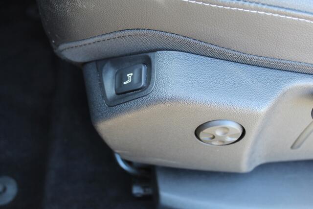 Opel Grandland 1.2-130pk Turbo GS-Line. Zeer nette, sportieve en luxe hoogzitter, slechts 49.000km ! Autm. airco dual, camera, half leder, navigatie, telefoonvoorb, Apple carplay/Android auto, lane- en side assist, cruise control, metallic lak, LM wielen etc.