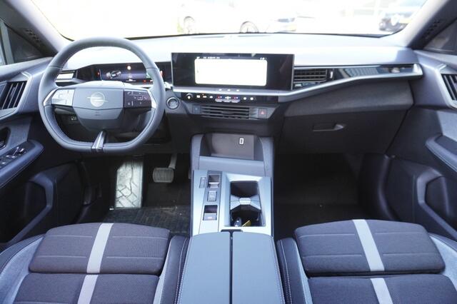 Opel Grandland 1.6 Turbo Plug-in Hybrid Business Edition / Trekhaak / AGR-stoelen / Camera / All Season Banden