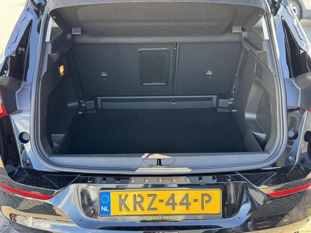 Opel Grandland 1.2 Turbo GS Line Rijklaar incl. beurt en 12 M garantie | Super km stand ! | Alcantara sportstoelen met leer | Stoel en stuurverwarming | Voorruit verwarming | Camera | Full LED | Virtual cockpit large | compleet zwart op zwart