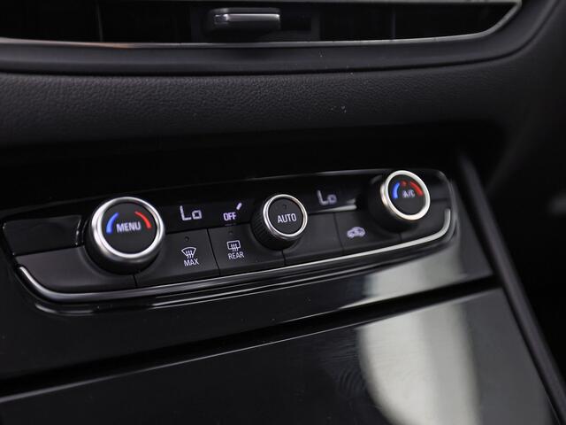 Opel Grandland 1.6 Turbo Plug-In Hybrid Elegance 224Pk Automaat (VIRTUAL COCKPIT, SOH 98,3%, APPLE CARPLAY, GROOT NAVI, CLIMATE, GETINT GLAS, SPORTSTOELEN, STUURWIEL VERWARMD, ADAPTIVE CRUISE, NIEUWSTAAT)