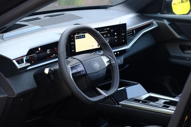 Opel Grandland 1.2 Turbo Hybrid 145pk eDCT6 GS - Panoramadak - Adaptive Cruise - Head-up display - Stoelverwarming - Elektrische achterklep - 360° Camera - Focal Audio