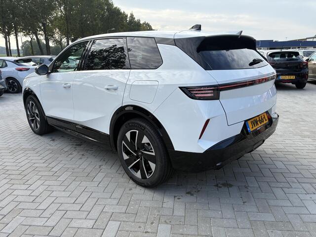 Opel Grandland Electric Business Edition 73 kWh | ECC | Navigatie | Elektrisch glazen panorama-dak | Matrix LED Verlichting | Cruise control | Camera | Winterpakket | 19" LM-Velgen