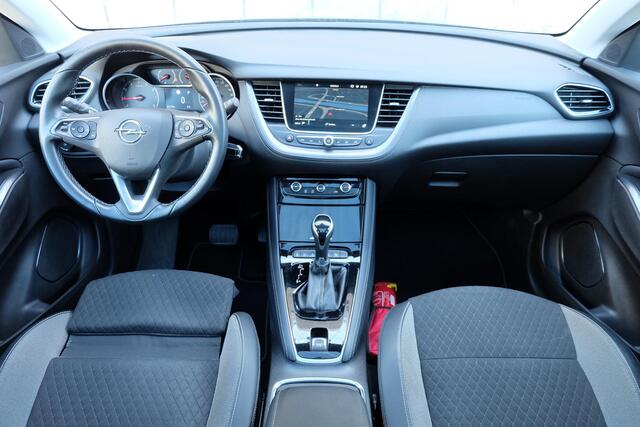 Opel Grandland X 1.2 Turbo Business Executive / Panodak / Dealeronderhouden / 18"