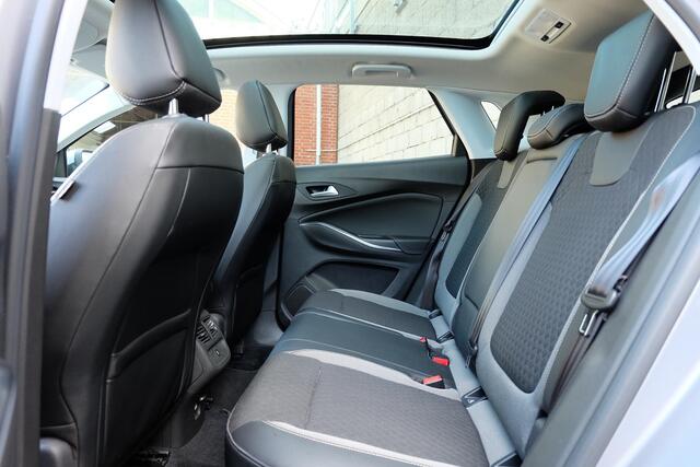 Opel Grandland X 1.2 Turbo Business Executive / Panodak / Dealeronderhouden / 18"