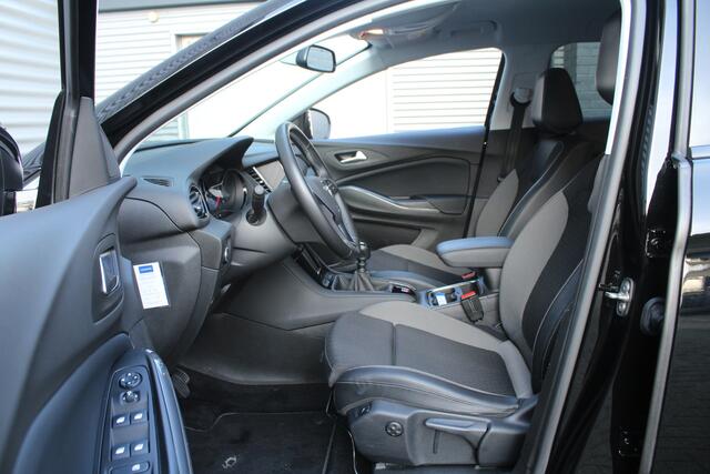 Opel Grandland X 1.2 Turbo 131pk Business Executive NL-Auto NAP Clima Cruise Navi Carplay Keyless 17"LMV