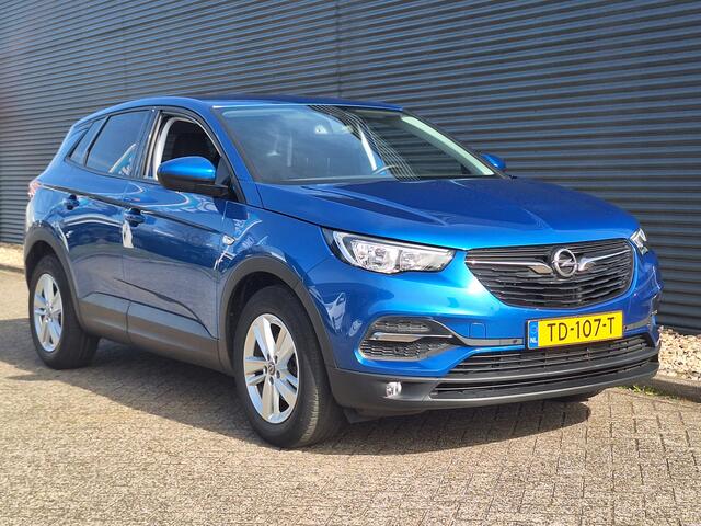Opel Grandland X 1.2 Turbo Online Edition | Navigatie | Dealeronderhouden | Parkeersensoren voor + achter | Lekker Lage Kilometerstand !!