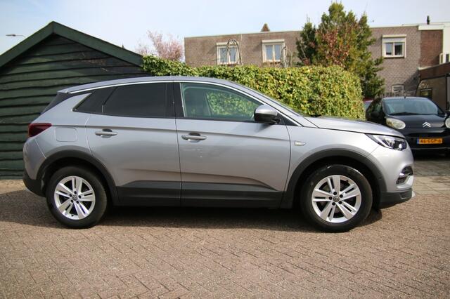 Opel Grandland X 1.2 Turbo Bus. Ex.