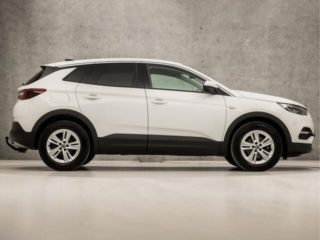 Opel Grandland X 1.2 Turbo Innovation Sport Automaat (APPLE CARPLAY, GROOT NAVI, CAMERA, LEDER, LED KOPLAMPEN, SPORTSTOELEN, TREKHAAK, DAB+, NIEUWSTAAT)