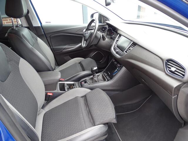 Opel Grandland X 1.2 Turbo Innovation 6-Bak, Navigatie, Achteruitrijcamera, Sport Interieur, Airco/ECC, CruiseControl, Parkeersensoren, Trekhaak afneembaar, LM-velgen, Dimmende binnenspiegel