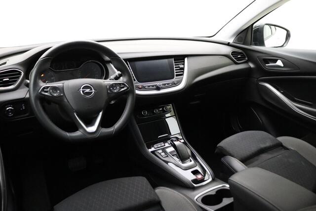 Opel Grandland X 1.6 Turbo Hybrid4 Innovation 300 PK | Navigatie | Rondomzicht Camera | Zwart dak | Keyless | AGR Stoelen | Stoelverwarming | Lichtmetalen velgen