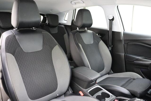 Opel Grandland X 1.6 Turbo Hybrid4 Innovation 300 PK | Navigatie | Rondomzicht Camera | Zwart dak | Keyless | AGR Stoelen | Stoelverwarming | Lichtmetalen velgen