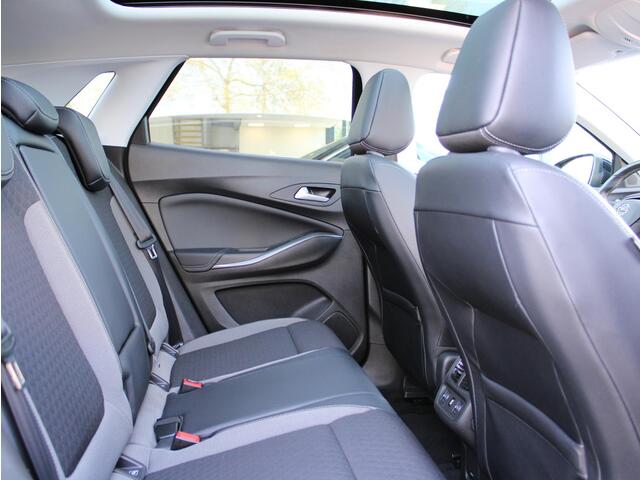 Opel Grandland X 1.2 Turbo Ultimate Automaat | Navi / Panoramadak / Climate
