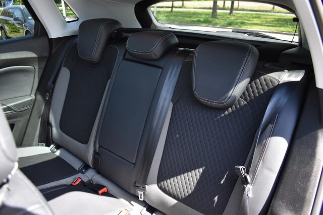 Opel Grandland X 1.6 Turbo Ultimate / Adaptive Cruisecontrol / Carplay / Parkeerhulp / Keyless / LED /