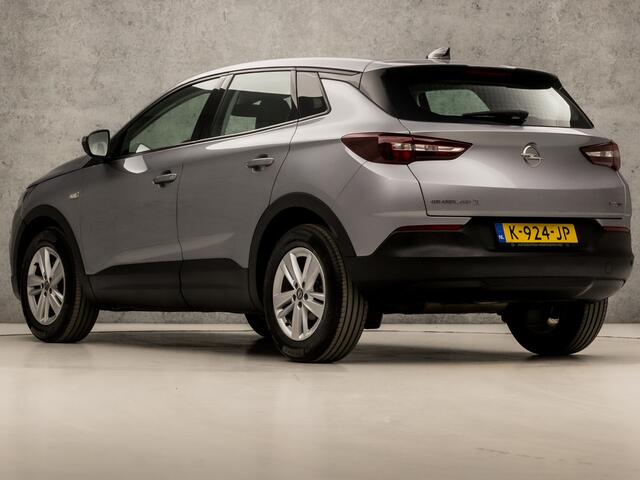 Opel Grandland X 1.2 Turbo Edition (APPLE CARPLAY, GROOT NAVI, LEDER, CRUISE, SPORTSTOELEN, PARKEERSENSOREN, LANE ASSIST, NIEUWE APK, NIEUWSTAAT)