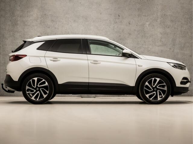 Opel Grandland X 1.2 Turbo Business Executive (APPLE CARPLAY, GROOT NAVI, CLIMATE, LEDER, TREKHAAK, SPORTSTOELEN, GETINT GLAS, ELEK ACHTERKLEP, LANE ASSIST, NIEUWE APK, NIEUWSTAAT)
