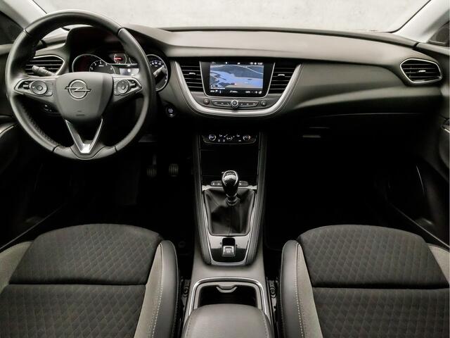 Opel Grandland X 1.2 Turbo Business Executive (APPLE CARPLAY, GROOT NAVI, CLIMATE, LEDER, TREKHAAK, SPORTSTOELEN, GETINT GLAS, ELEK ACHTERKLEP, LANE ASSIST, NIEUWE APK, NIEUWSTAAT)