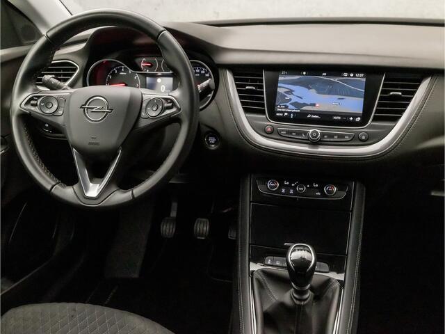 Opel Grandland X 1.2 Turbo Business Executive (APPLE CARPLAY, GROOT NAVI, CLIMATE, LEDER, TREKHAAK, SPORTSTOELEN, GETINT GLAS, ELEK ACHTERKLEP, LANE ASSIST, NIEUWE APK, NIEUWSTAAT)