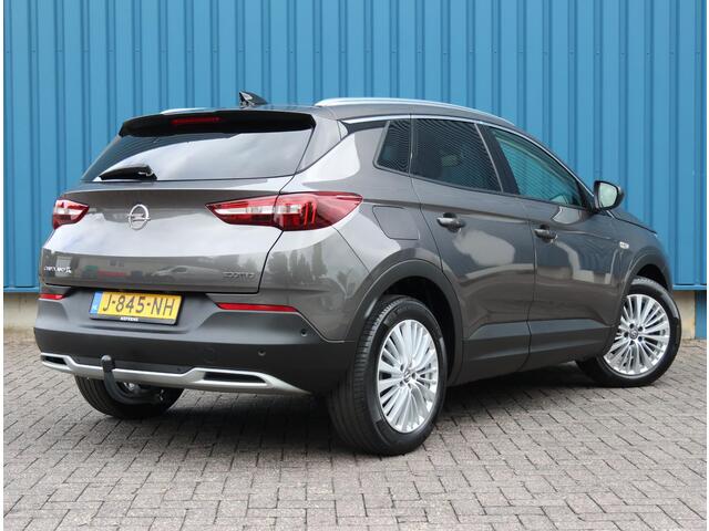Opel Grandland X 1.2 130PK Turbo Innovation | AppleCarPlay/AndroidAuto | Navigatie | Camera | AGR-stoelen | Keyless Entry/Start | LED Koplampen | Elektrisch Achterklep met Sensor | Trekhaak | Privacy Glass | Isofix |