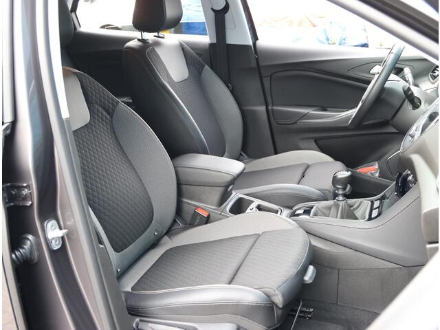 Opel Grandland X 1.2 130PK Turbo Innovation | AppleCarPlay/AndroidAuto | Navigatie | Camera | AGR-stoelen | Keyless Entry/Start | LED Koplampen | Elektrisch Achterklep met Sensor | Trekhaak | Privacy Glass | Isofix |
