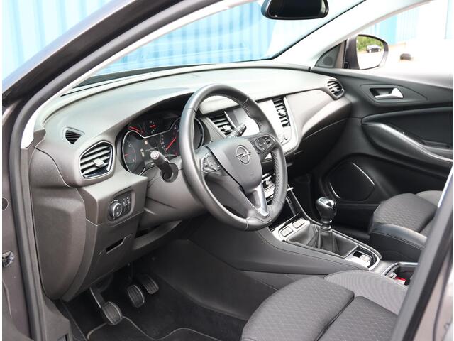 Opel Grandland X 1.2 130PK Turbo Innovation | AppleCarPlay/AndroidAuto | Navigatie | Camera | AGR-stoelen | Keyless Entry/Start | LED Koplampen | Elektrisch Achterklep met Sensor | Trekhaak | Privacy Glass | Isofix |
