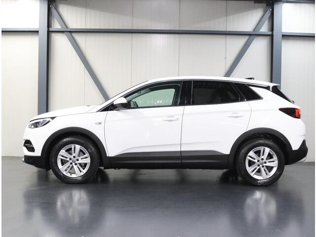 Opel Grandland X 1.2 130PK Turbo Business Executive | 1ste eigenaar | AppleCarPlay/AndroidAuto | Trekhaak | Camera | AGR Bestuurdersstoel | Dodehoekdetectie | Navigatie | Isofix | Privacy Glass | Elektrische Klep |
