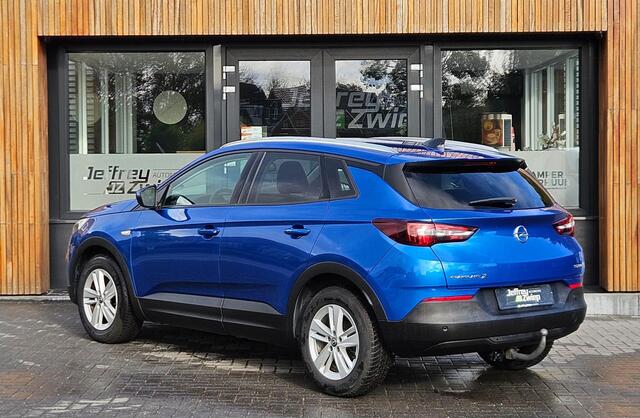 Opel Grandland X 1.2 Turbo Business +