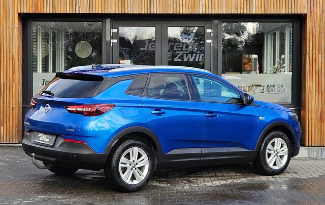 Opel Grandland X 1.2 Turbo Business +